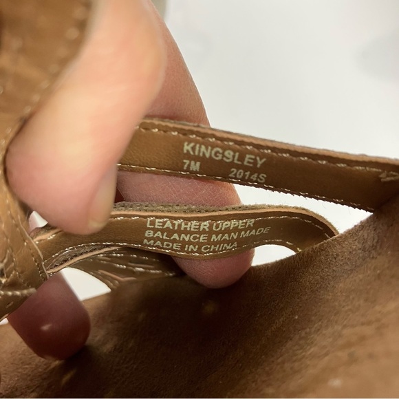 Earth origins Kingsley gold leather wedge sandals size 7 - Picture 6 of 8